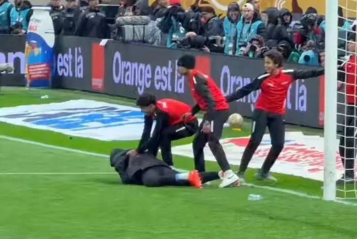 摩洛哥抢毛巾球员：向所有人真诚道歉，比赛时我情绪过于激动了